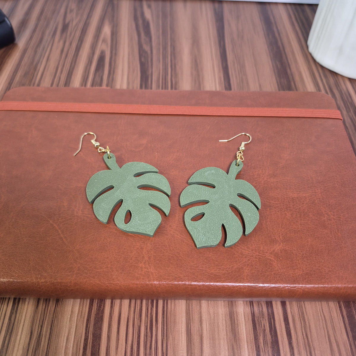 Monstera Leaf